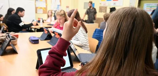 KI: Fast alle älteren Schülerinnen und Schüler setzen auf künstliche Intelligenz