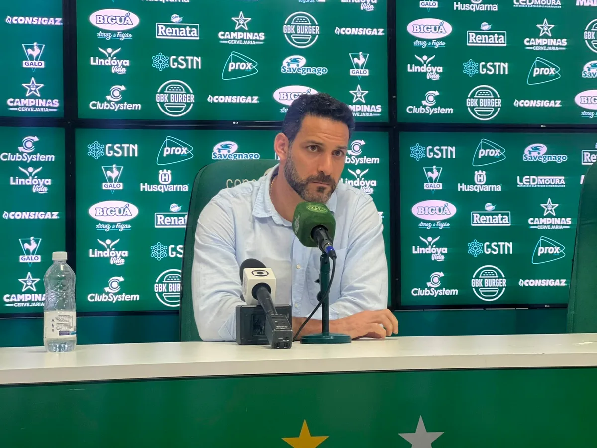Salários, vestiário e saídas: Frontini atualiza bastidores do Guarani em meio a decisão na Série C