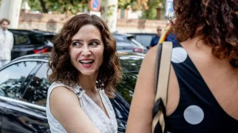 Más allá de la residencia oficial: Ayuso también se garantiza 14 años de sueldo público cuando deje el cargo