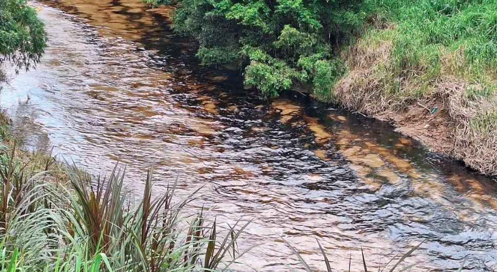 Nuevo derrame de petróleo se registró en un río de la zona costera de Ecuador (VIDEOS)
