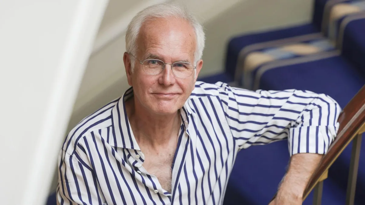 Entertainer: Harald Schmidt verschenkt seinen Jaguar – und fährt stattdessen Bahn