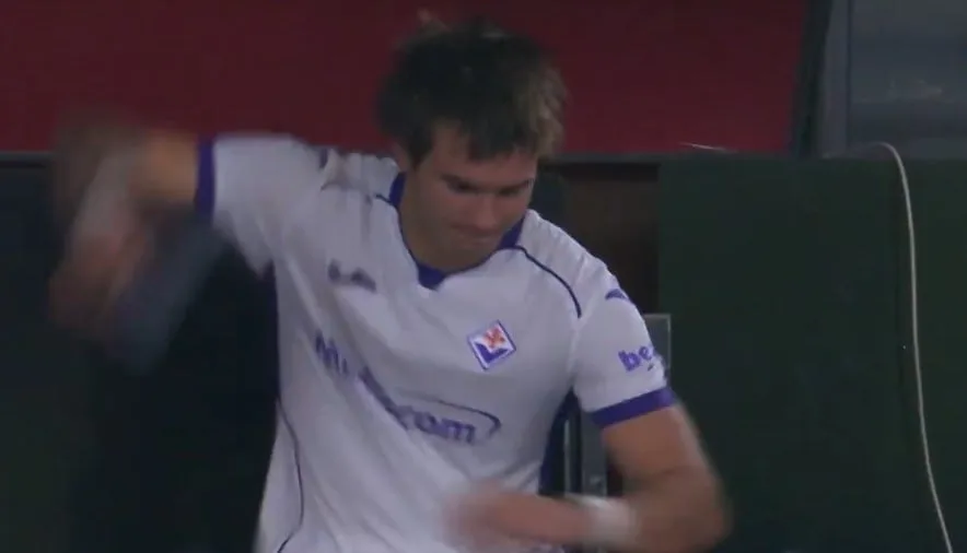 El gesto de fastidio de Franco Mastantuono tras la dura derrota sufrida con Fiorentina en su debut