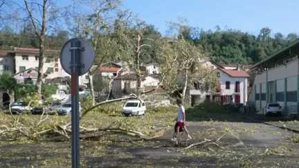 Les orages font d'importants dégâts dans les Landes : 3 500 foyers toujours privés d’électricité