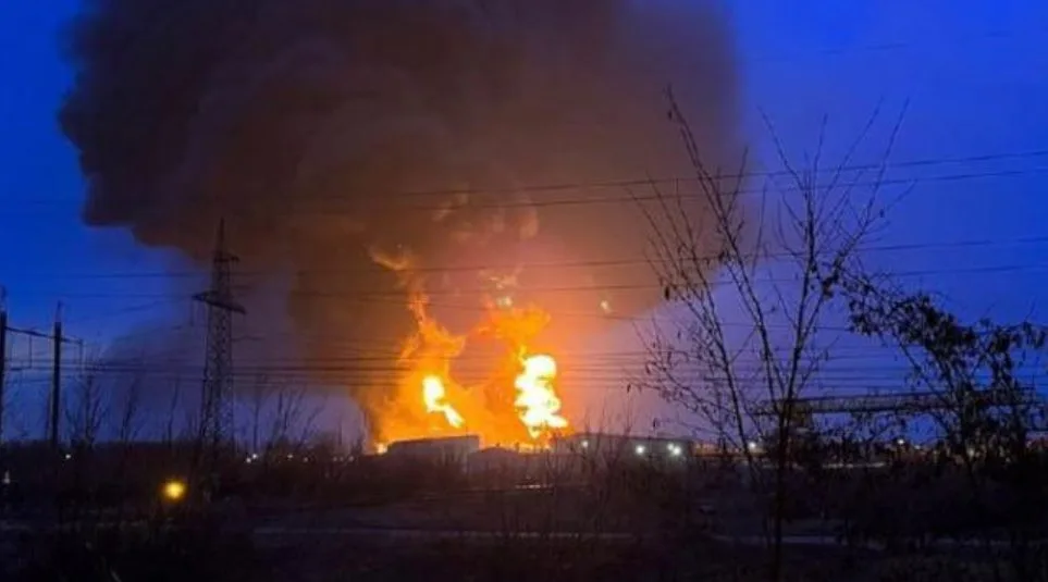 Ucrania aprovechó la noche para atacar dos importantes refinerías rusas (VIDEO)