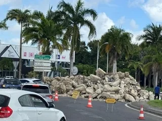 REPORTAGE. « Les problèmes d’eau, la vie chère, le prix de l’essence… » : en Guadeloupe, un collectif tient des barrages