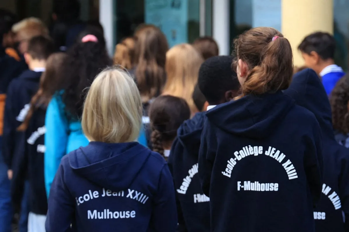 À l’occasion de la visite de Léon XIV à Paris, les écoles catholiques peuvent-elles supprimer les cours vendredi ?