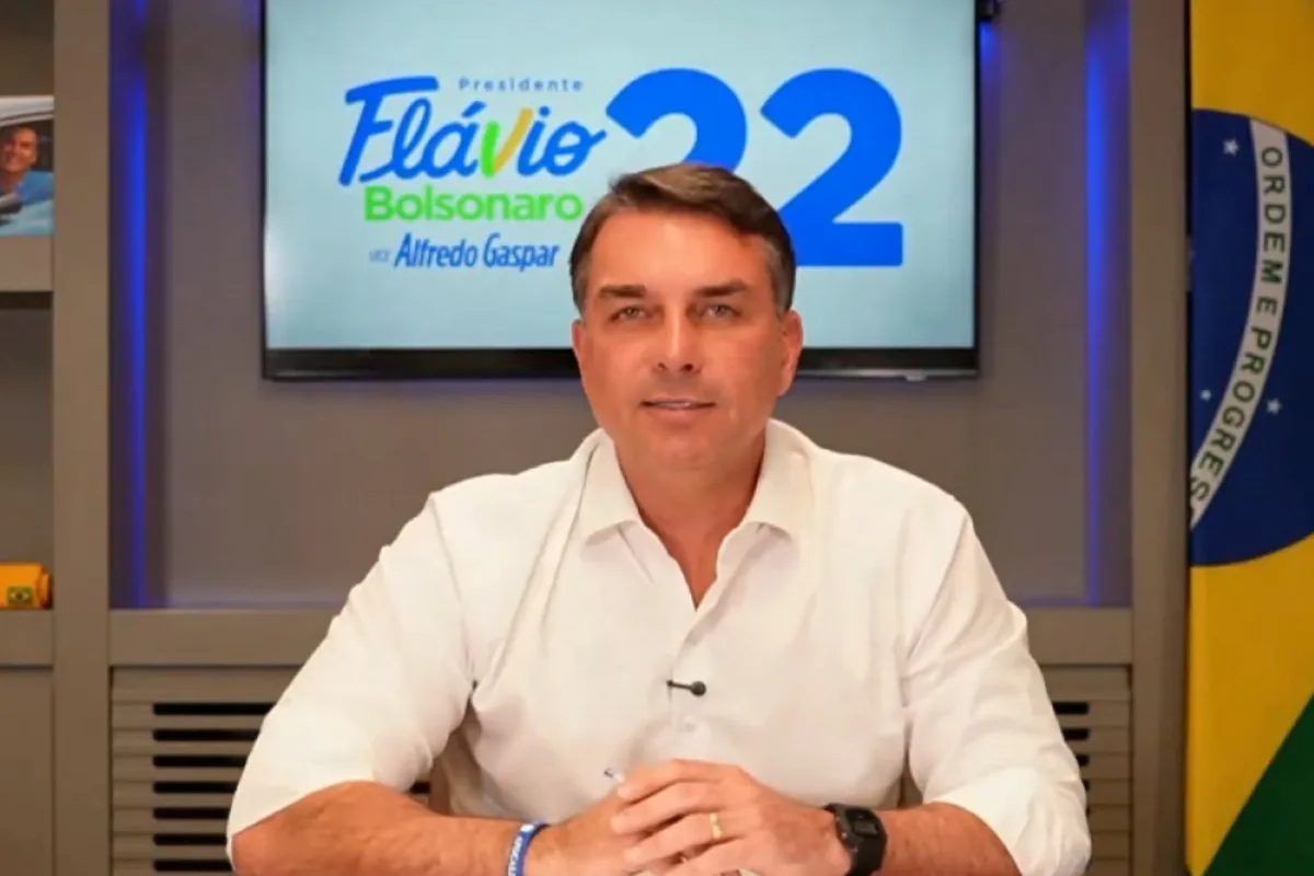 Flávio evita indicar posição sobre 6x1 e volta a defender PEC alternativa