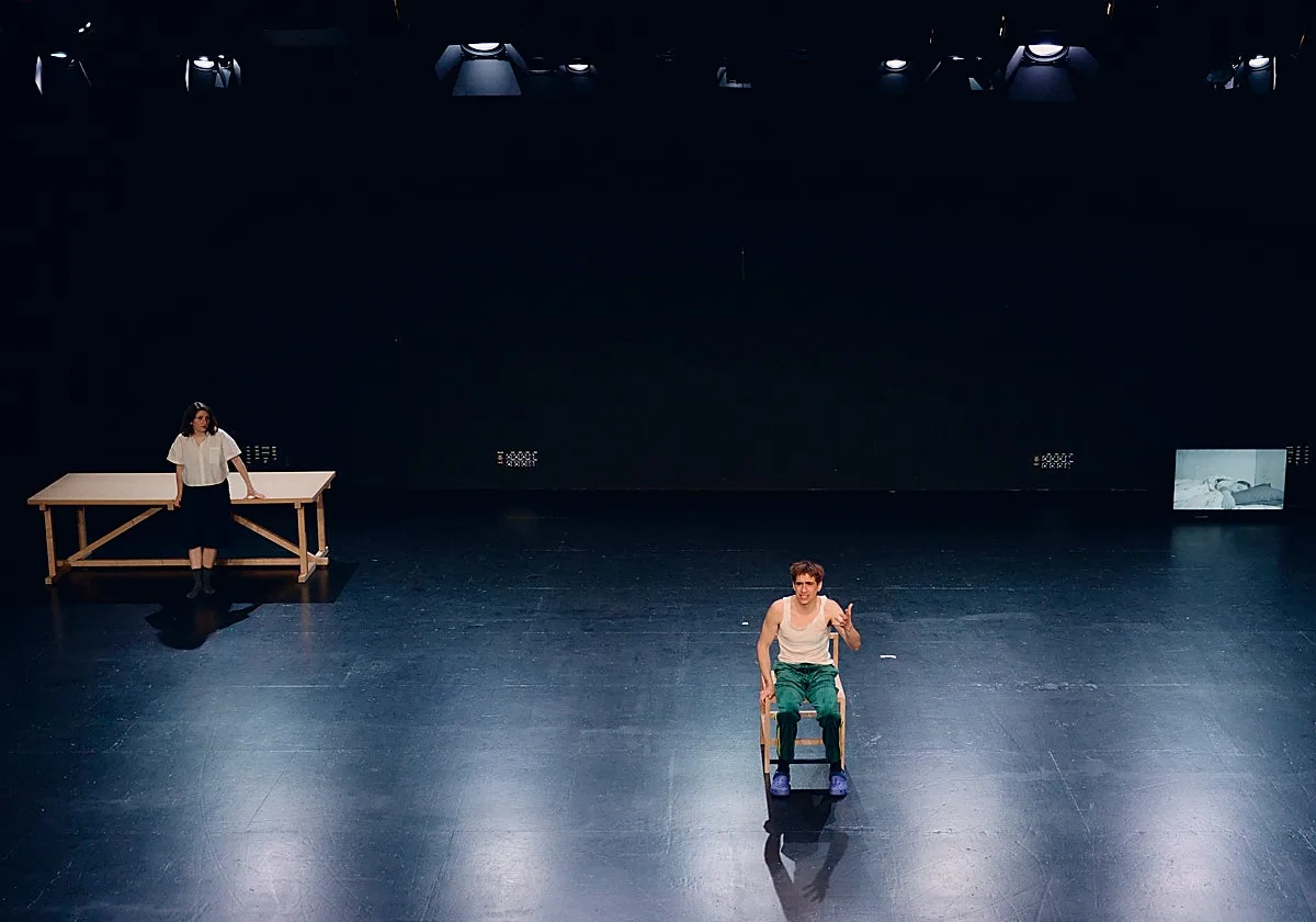 Crítica de teatro 'Tendrament' (**): Mesa, silla y una pareja confusa