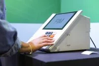 Candidatos aos governos estaduais e ao Senado estreiam propaganda na rádio