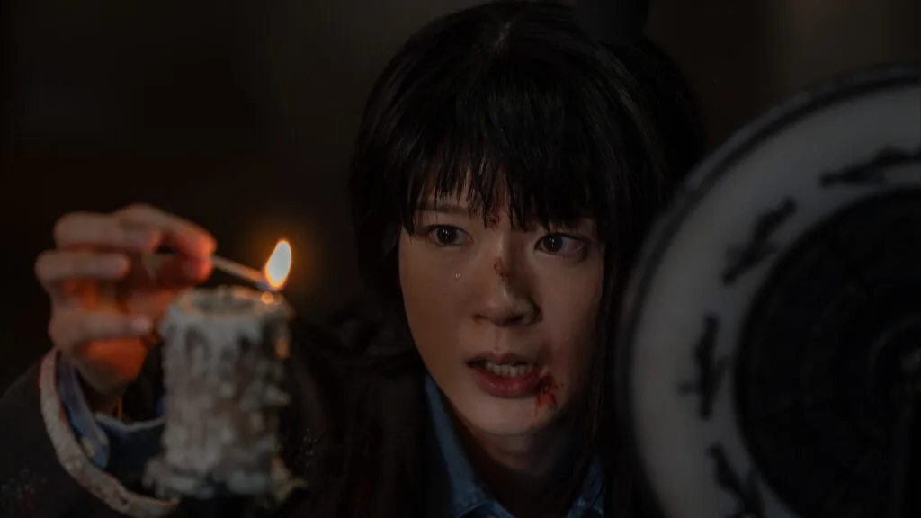 ASSUSTADOR! Médium é assombrada por espíritos no trailer do terror ‘Never After Dark’