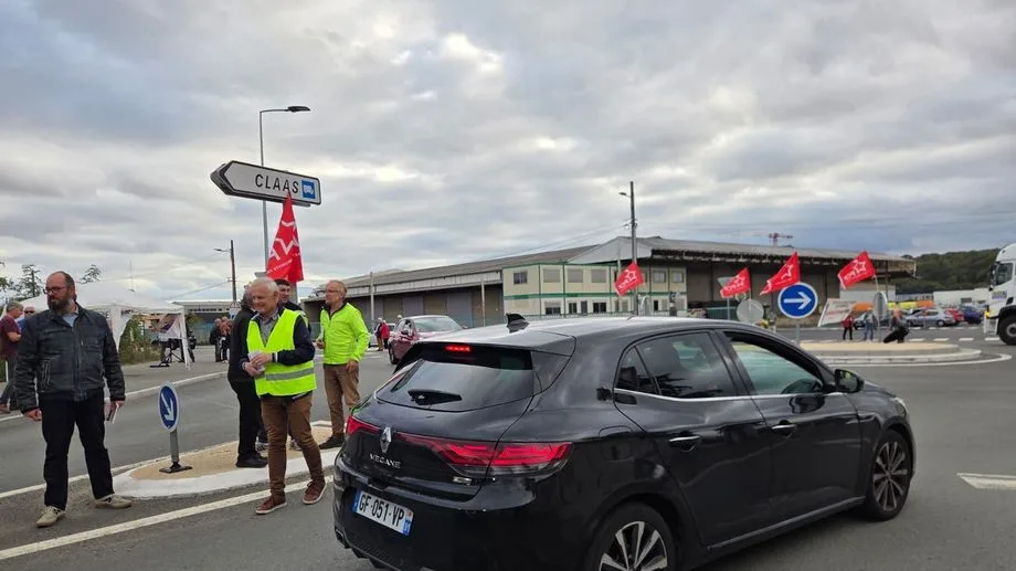 "On ne peut pas continuer comme ça" : devant le dépôt pétrolier du Mans, des automobilistes prêts à manifester