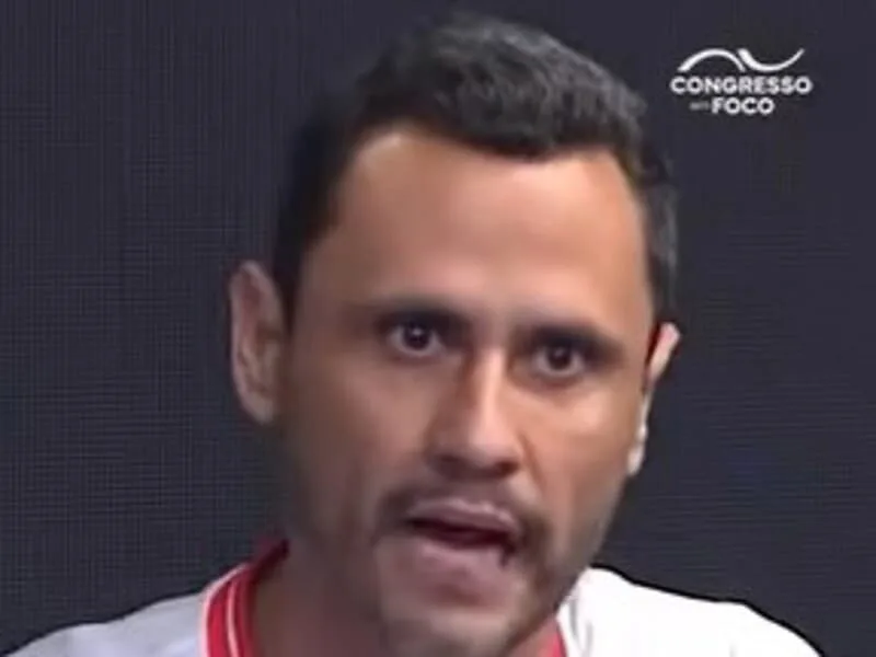 Cleitinho nega neutralidade e declara apoio a Flávio Bolsonaro