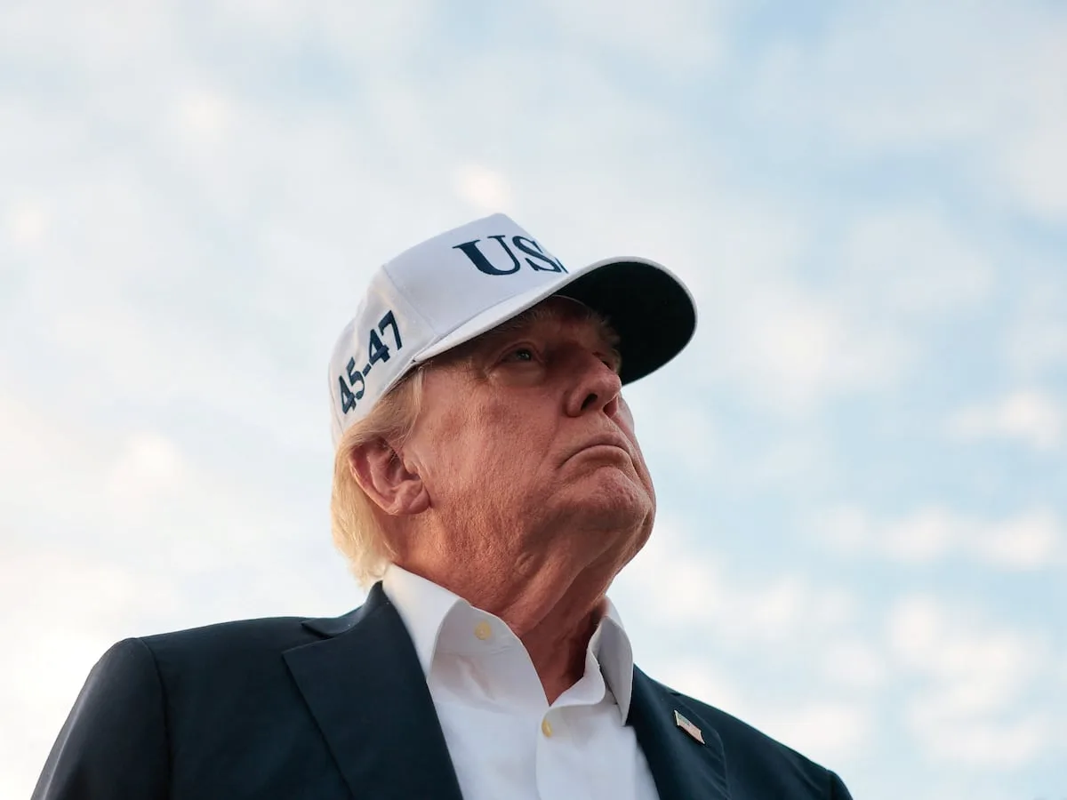 Trump dismisses AI warnings, says regulations will benefit China