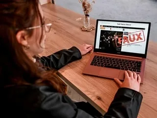 Fausses informations, IA… Comment démêler le vrai du faux ?