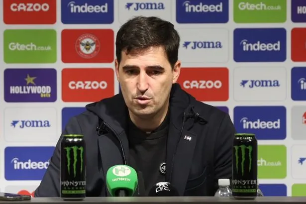 Andoni Iraola provides double Liverpool injury update after pair forced off vs Brentford
