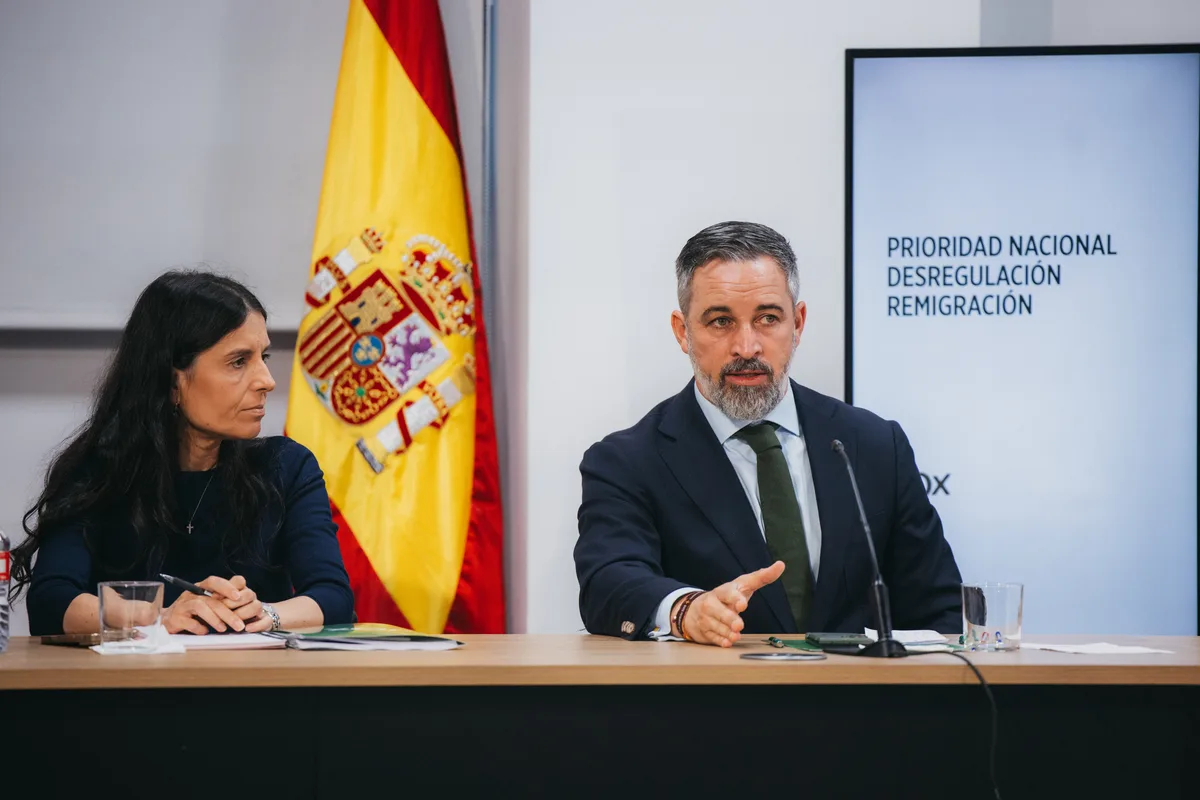 Abascal aúpa al número dos por Madrid a Montse Lluis, negociadora de los pactos con el PP en las comunidades, y lleva a su portavoz en Ceuta como tres