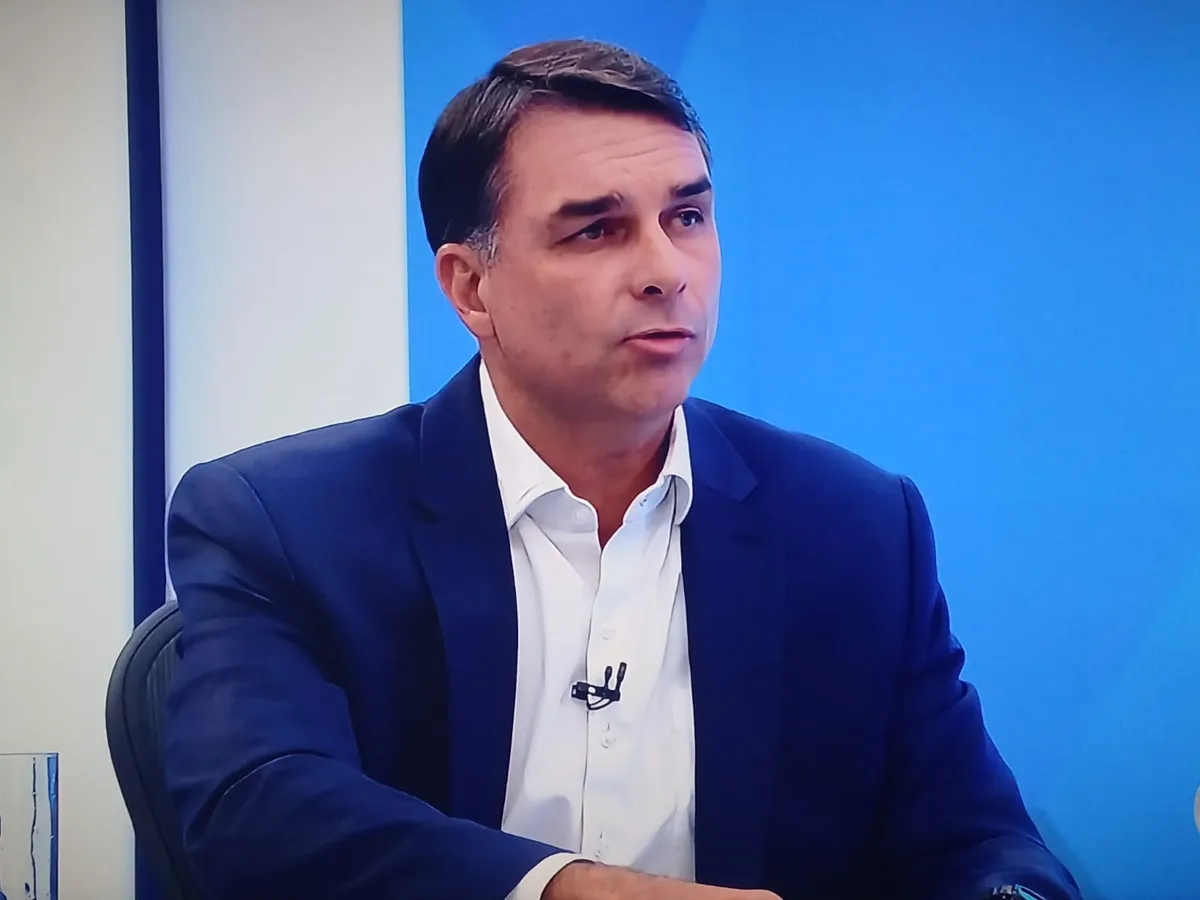 Os destinos de Jair e Eduardo Bolsonaro em um eventual governo de Flávio
