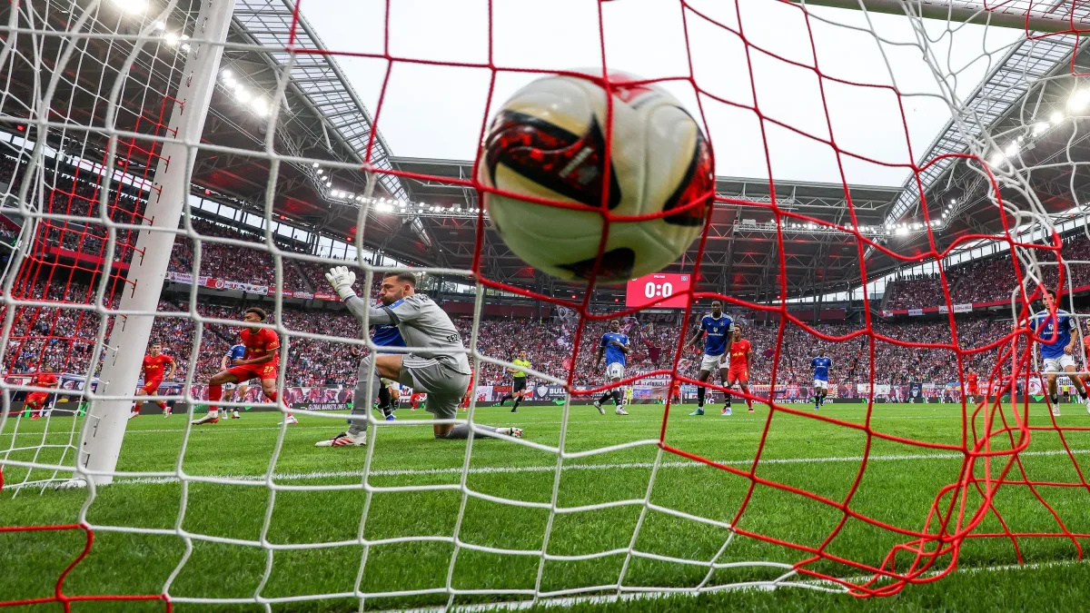 0:5 in Bundesliga: Hamburger SV fällt in Leipzig am Ende auseinander