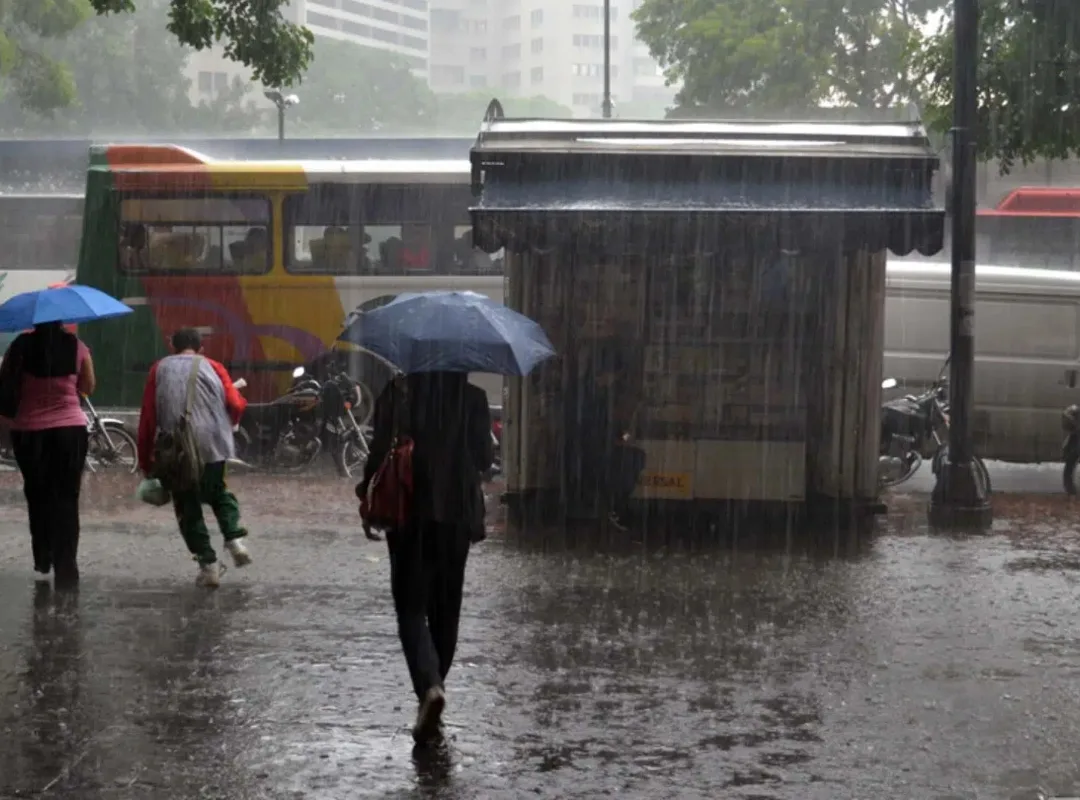 Se esperan lluvias y descargas eléctricas en varios estados del país para este domingo, según reporte del Inameh