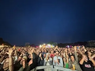 EN IMAGES. Robbie Williams, Matt Pokora, Superbus, Tayc, Feu! Chatterton… Retour sur une édition inouïe du V and B fest’