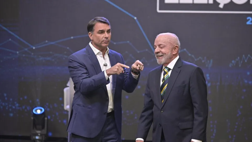 Em debate, Flávio pergunta sobre Lulinha e Lula chama adversário de “malandro carioca”