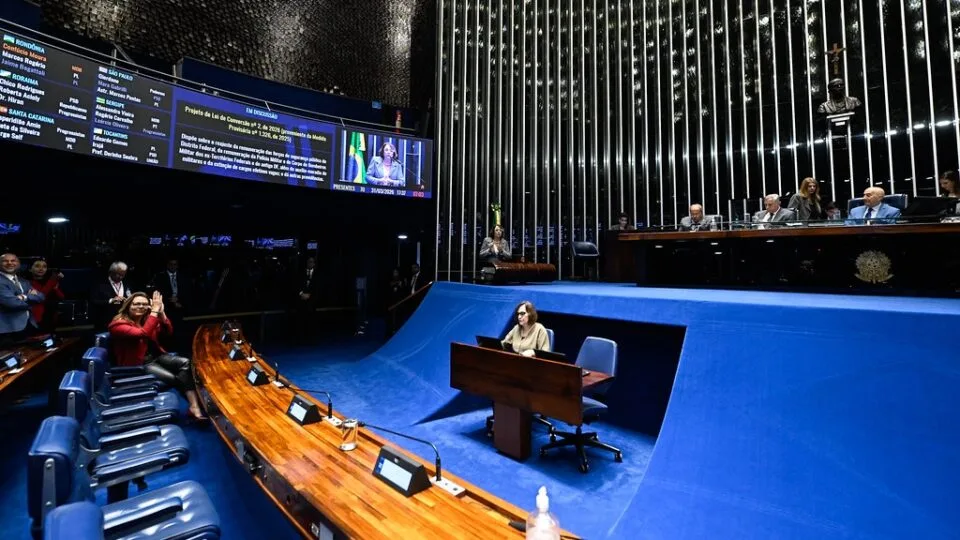Congresso antecipa comissão para analisar fim da “taxa das blusinhas”