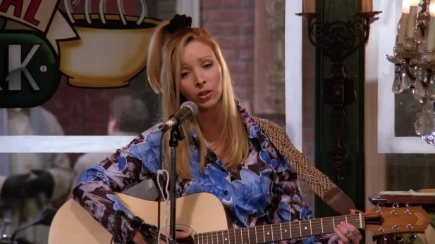Lisa Kudrow revela único pedido dos fãs de “Friends” que não faz de jeito nenhum e explica motivo (Foto: Getty/ Divulgação/ Warner Bros.)