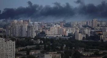 Mísseis balísticos russos matam 16 pessoas em Kiev