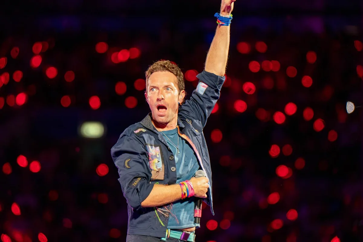 El hondureño que soñó con volar y terminó con su voz en una canción de Coldplay