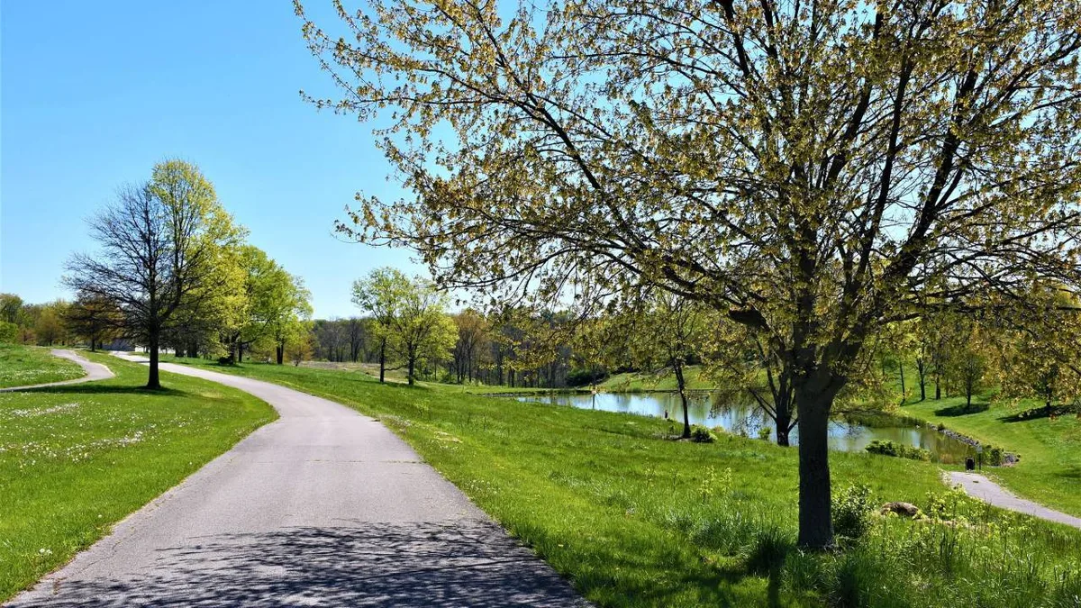 Kentucky county turns 225-acre golf course into major public park, 70% stays green