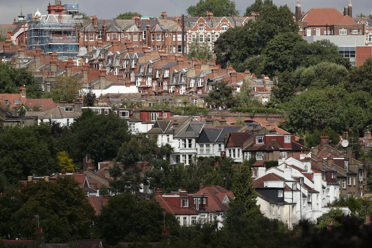Cost of renting a room in London surges past £1,000 - how much is it in your area?