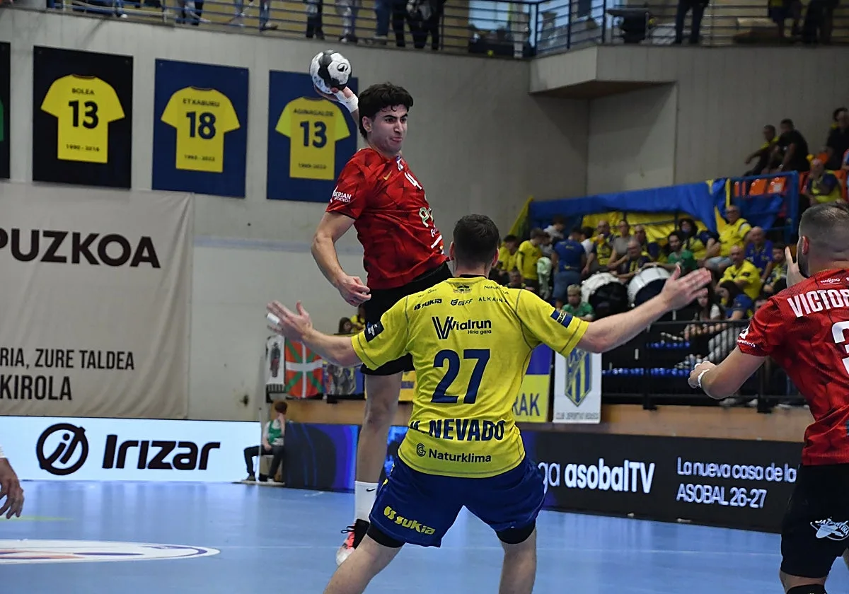 La racha a domicilio del Cajasol Sevilla Proin acaba en la pista del líder (38-33)