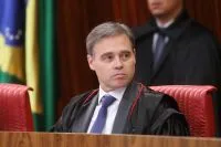 TSE assina pacto com religiosos, mas não trata de uso eleitoral de igrejas