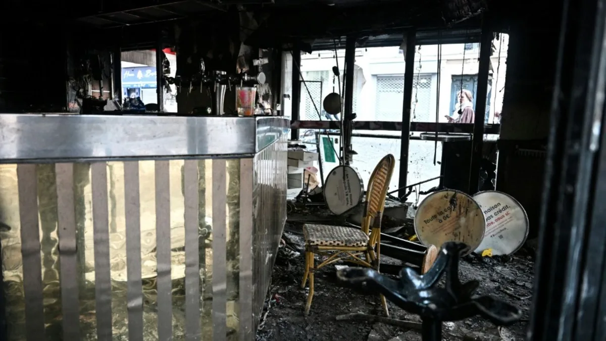 Neue Ausschreitungen in Paris - Spezialeinheit der Polizei im Einsatz