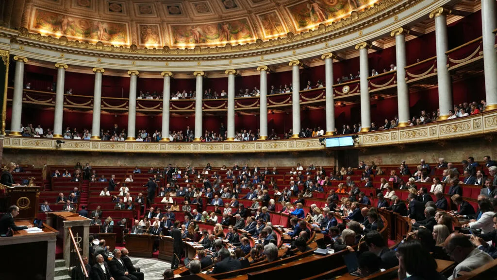 Taxer les plus riches ? Toucher aux retraites ? La "bataille" du budget de retour à l'Assemblée