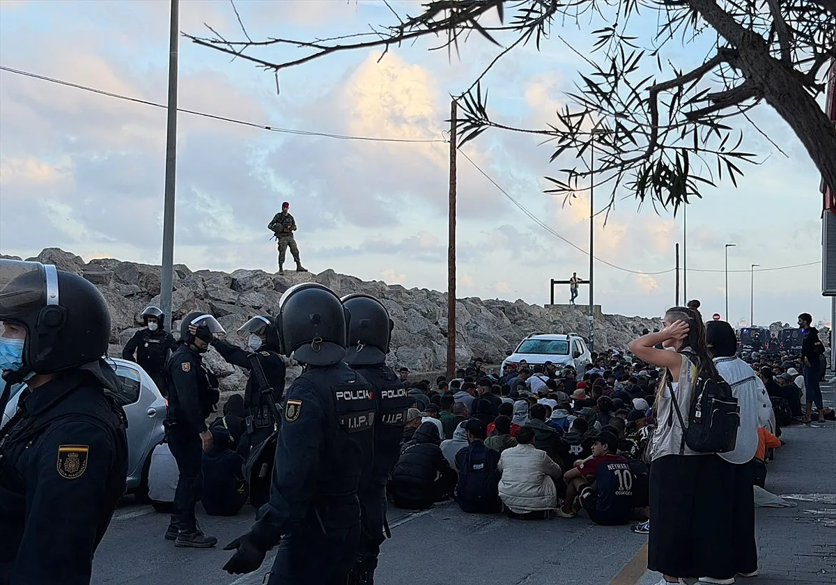 Una reforma de la ley de extranjería no permitiría la expulsión de los miles de inmigrantes que permanecen en Ceuta