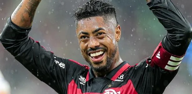 Flamengo vence um desastroso Corinthians e volta a liderar o Brasileirão