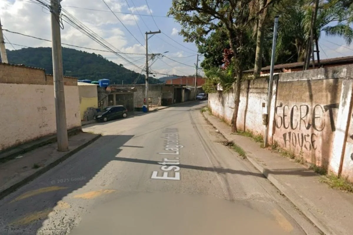 Homem é morto dentro de carro com material de campanha de candidata