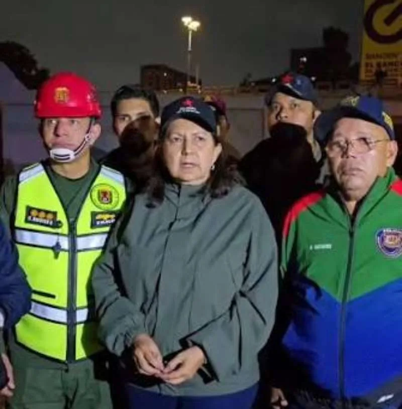 Alcaldía de Caracas desplegó maquinaria para atender emergencia por lluvias
