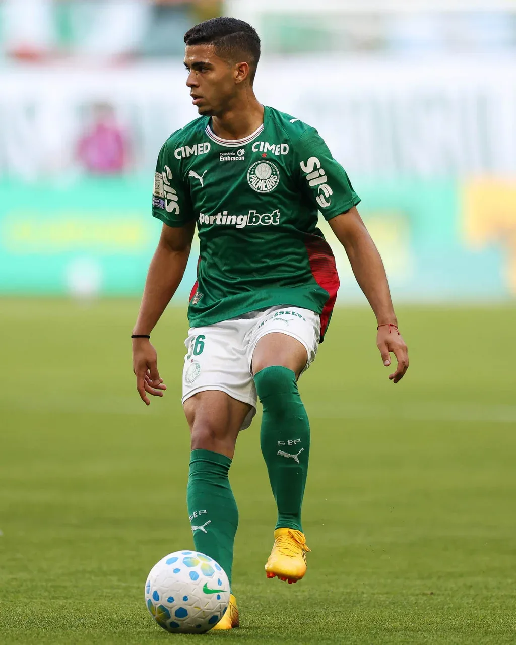 Palmeiras recebe proposta do futebol italiano por Arthur; veja detalhes