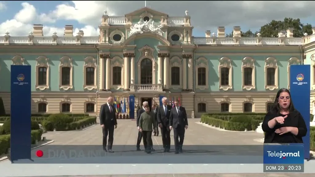Líderes europeus em Kiev com promessas no dia da Ucrânia