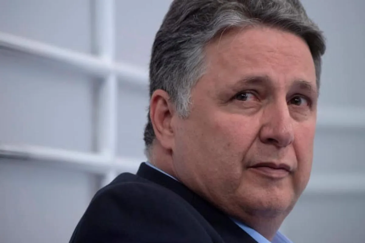 Sem aviso prévio, Garotinho surge com novo candidato a vice