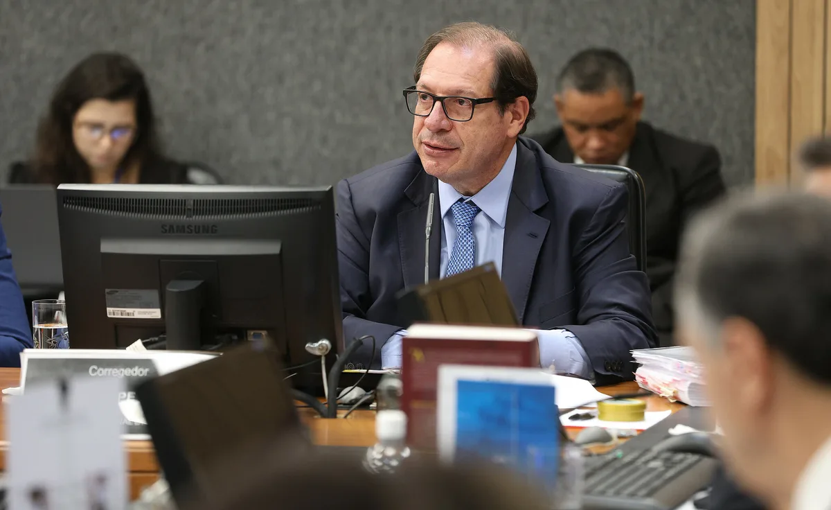 Luís Felipe Salomão assume presidência do STJ em cerimônia sem Lula
