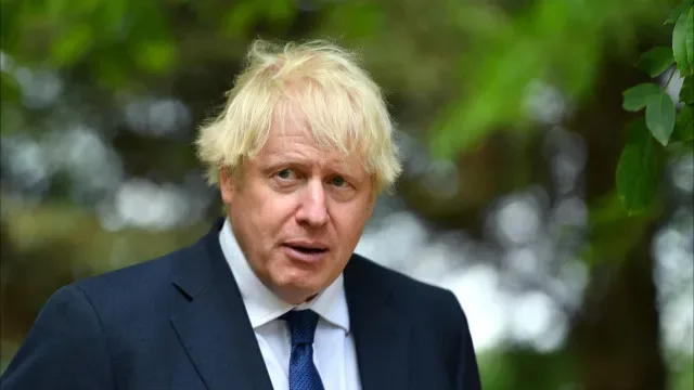 Boris Johnson reage após escapar a ataque russo: "Lógica distorcida"