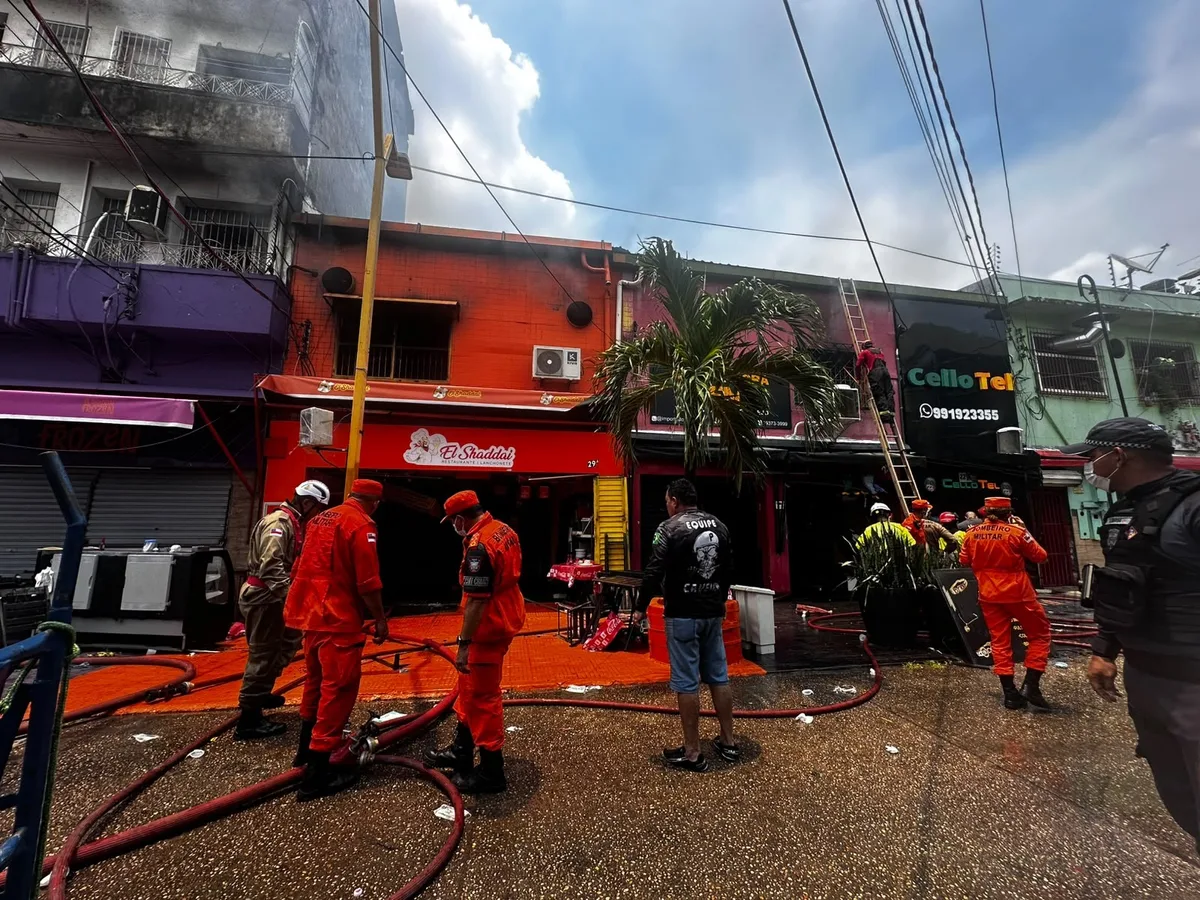 Homem é detido suspeito de tentar furtar loja durante incêndio em prédios no Centro de Manaus