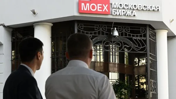 Российский рынок акций усилил рост до 2%
