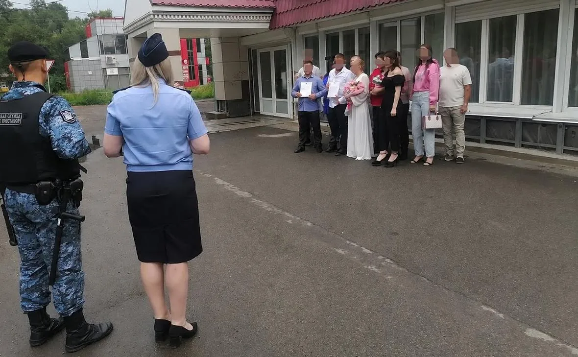 К жениху на свадьбе пришли приставы с долгом по алиментам на ₽550 тыс.