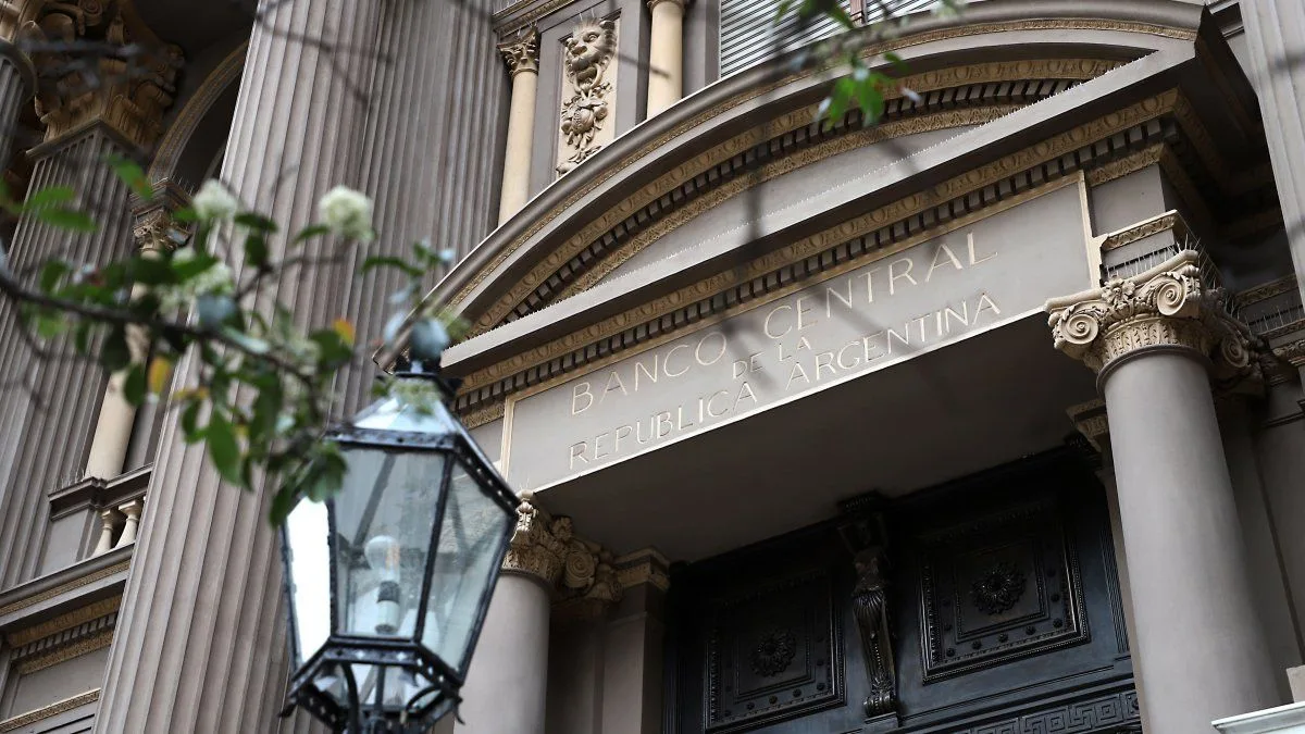 El BCRA compró más de u$s100 millones, pero las reservas cayeron por primera vez en 9 ruedas