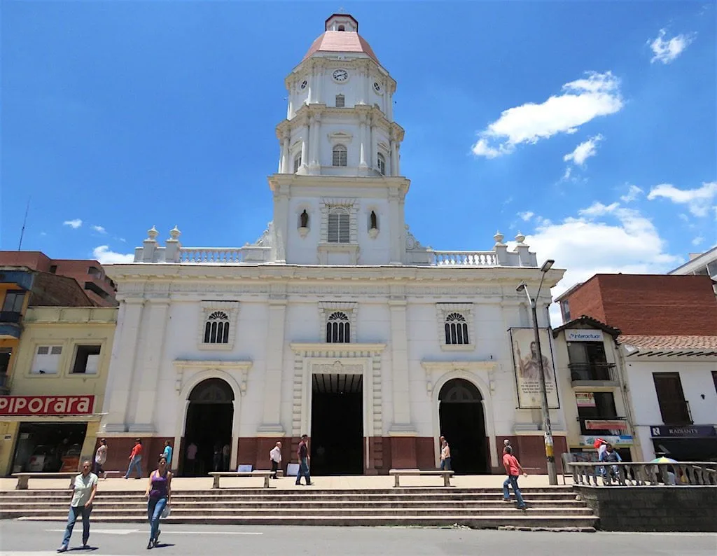 Este es el sacerdote condenado por abusar sexualmente de una menor de edad en Antioquia: tendrá que cumplir más de 9 años de cárcel
