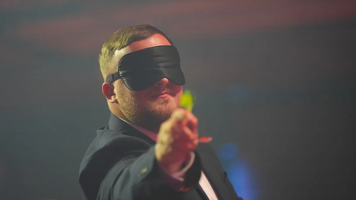 Mit verbundenen Augen! - Geniale Littler-Show auf der Bühne